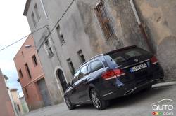 Left rear 3/4 view at an angle, black wagon in an alley