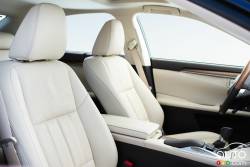 2016 Lexus ES 300h front seats