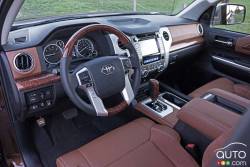 Habitacle du conducteur du Toyota Tundra 4X4 CrewMax 1794 edition 2016