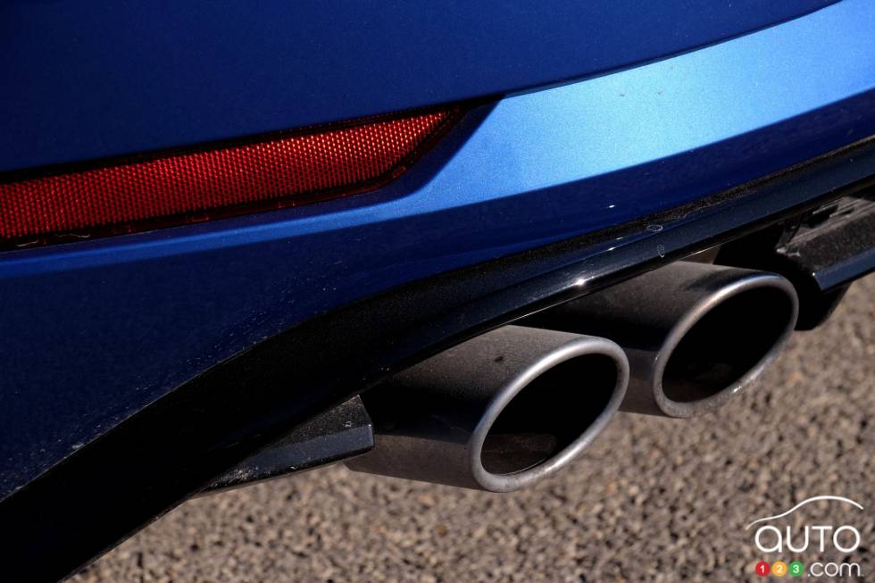 Exhaust pipe