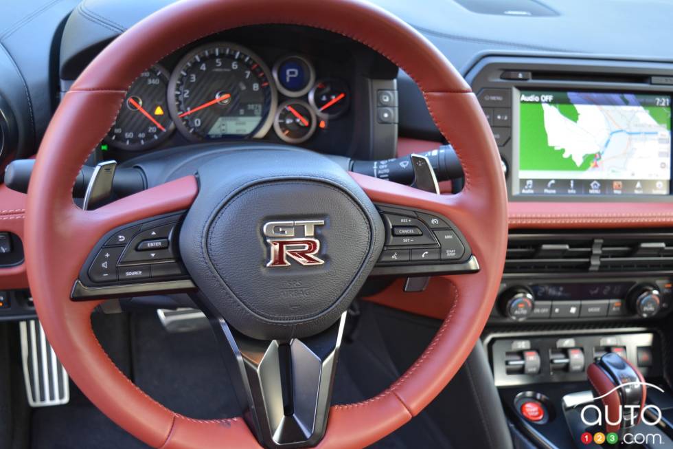 2017 Nissan GTR steering wheel