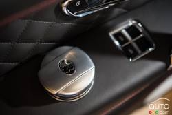 Détail intérieur de la Bentley Bentayga 2017