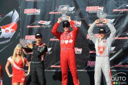 Scott Dixon, Target Chip Ganassi Racing , Helio Castroneves, Team Penske et Sebastien Bourdais, Dragon Racing lors de la cérémonie de podium de la course #2