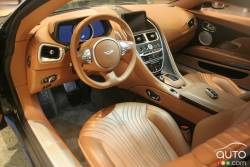 Habitacle du conducteur de l'Aston Martin DB11