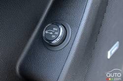 2020 Chevrolet Traverse RS, hatch commands knob