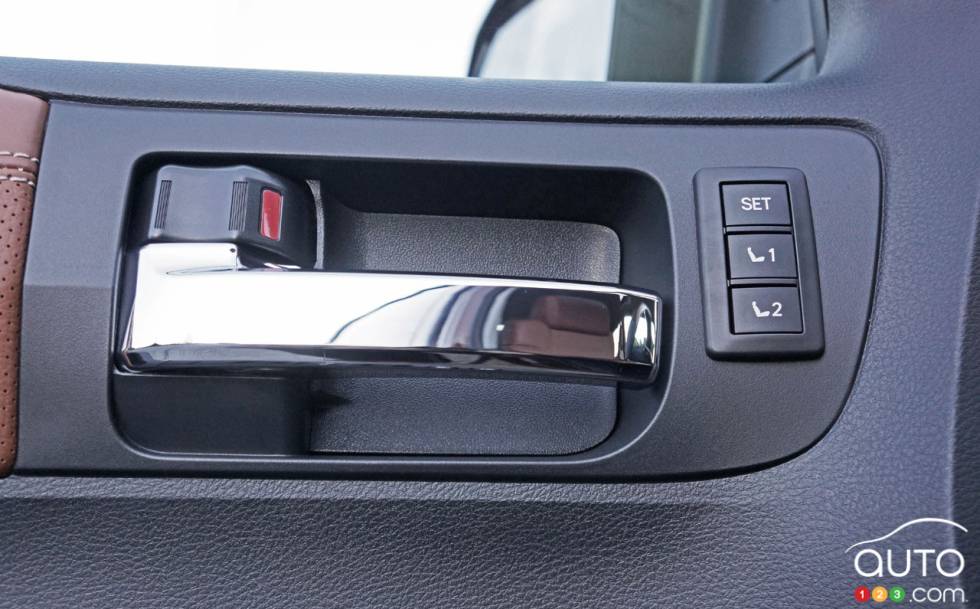 Détail intérieur du Toyota Tundra 4X4 CrewMax 1794 edition 2016