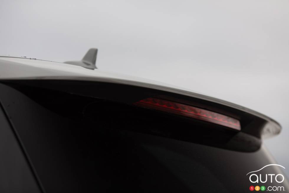 Rear spoiler
