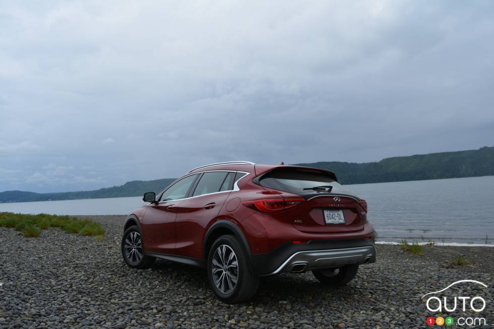 2017 Infiniti QX30 rear 3/4 view