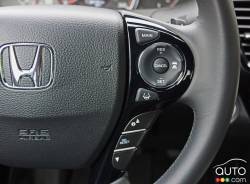 Commande pour le régulateur de vitesse sur le volant de la Honda Accord Touring V6 2016