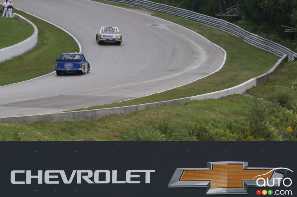 Chase Elliott, Chevrolet Aaron's Dream Machine / Hendrickcars.com en action lors de la première pratique de vendredi
