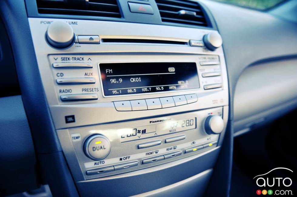 Détails des commandes de la radio