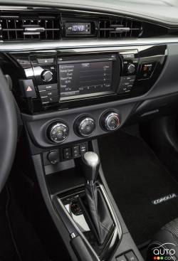 2016 Toyota Corolla S center console