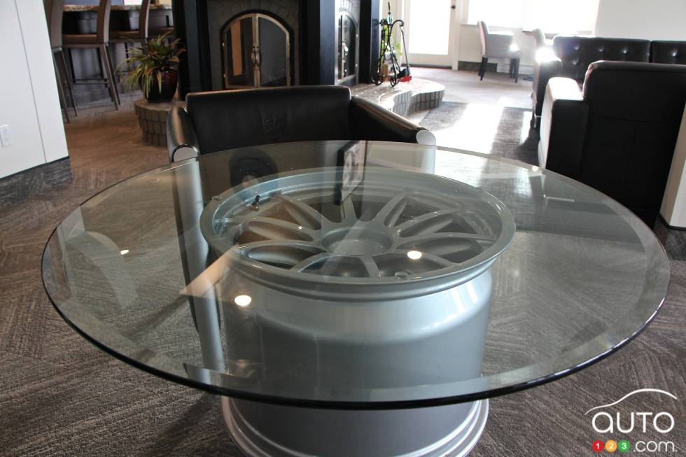 Table à l'intérieur de la Villa Eyrie Resort