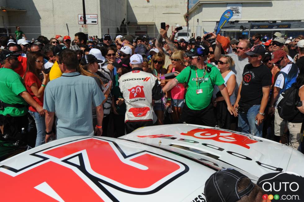 Jacques Villeneuve, Dodge Dealers of Quebec Dodge signing autographs