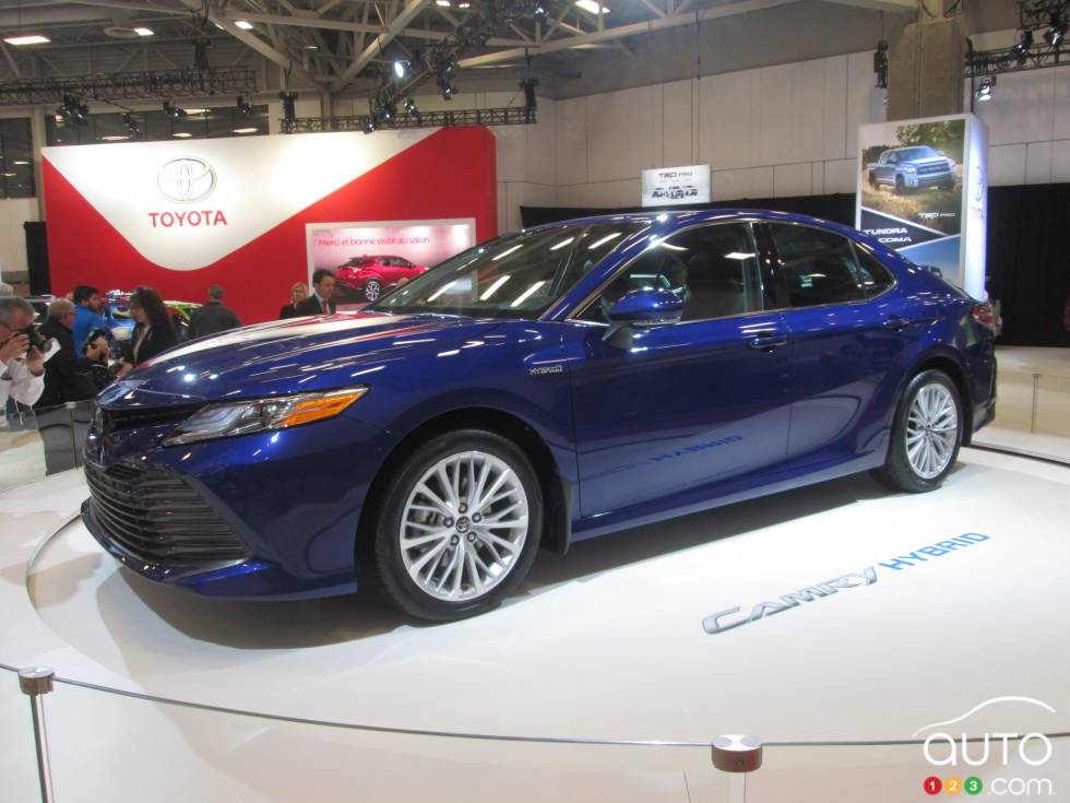 The 2018 Toyota Camry Hybrid uses a new hybrid system and sports a much racier look than the old one.