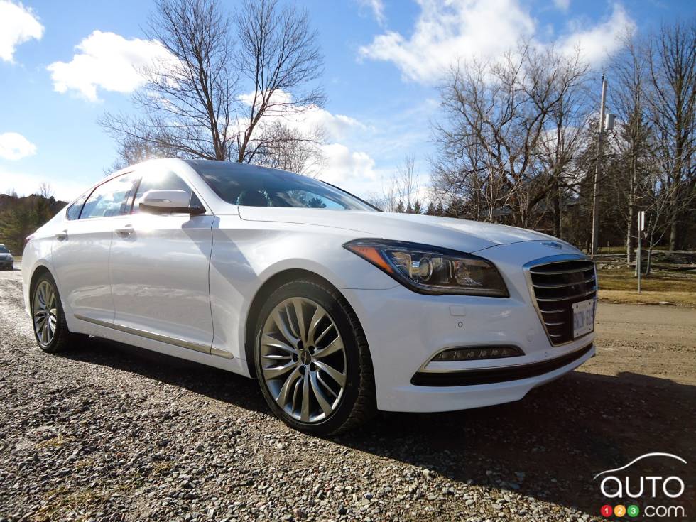 2016 Hyundai Genesis 5.0L Ultimate front 3/4 view