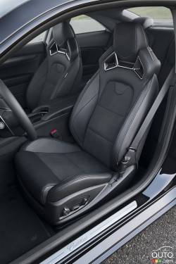 2017 Cadillac CTS-V super sedan and 2017 Cadillac ATS-V Sedan front seats