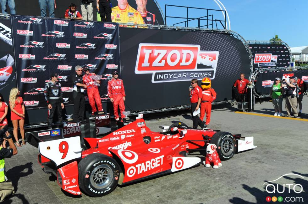 Sebastien Bourdais, Dragon Racing, Scott Dixon, Target Chip Ganassi Racing et Dario Franchitti, Target Chip Ganassi Racing lors de la cérémonie de podium après la course #1