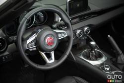 2016 Fiat 124 Spyder steering wheel
