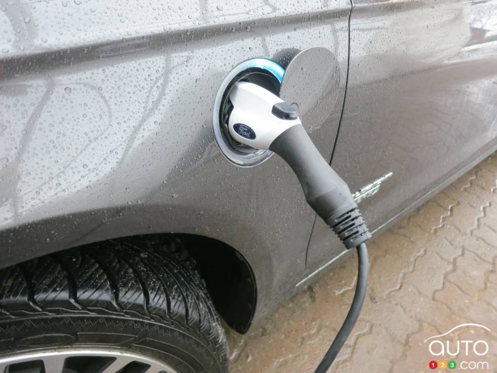 Electric recharge socket