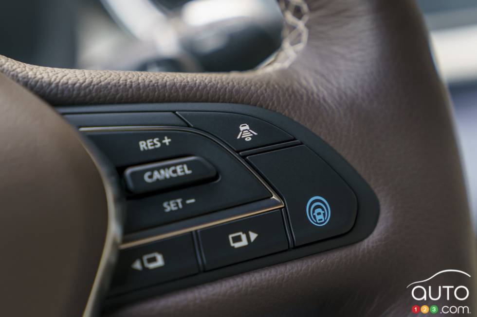 Features on the steering wheel