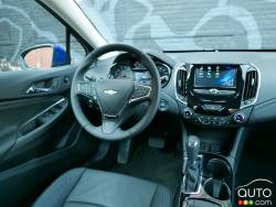 Habitacle du conducteur de la Chevrolet Cruze Hatchback 2017