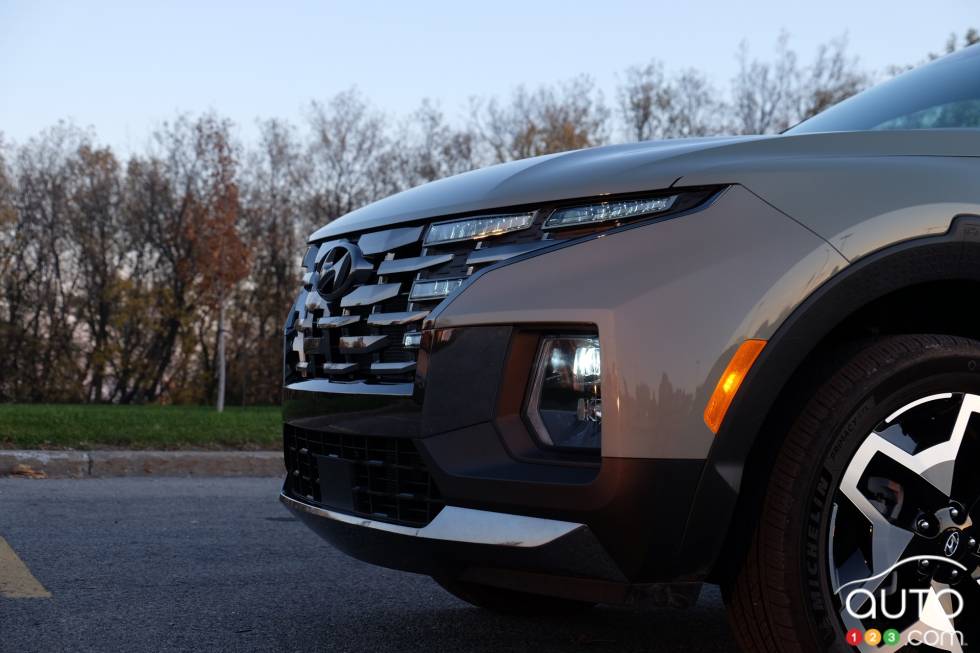 We test drive the 2022 Hyundai Santa Cruz 