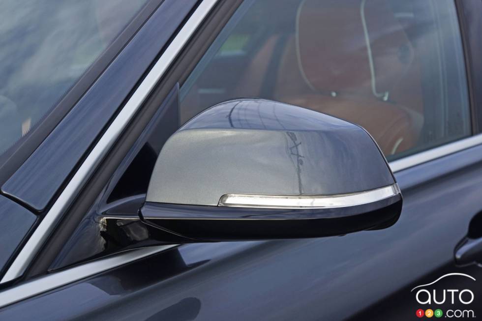 2016 BMW 340i xDrive mirror