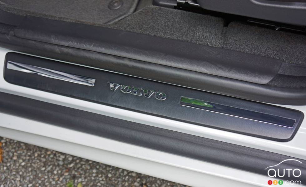 Garnissage des seuils de la Volvo XC60 T5 AWD 2016