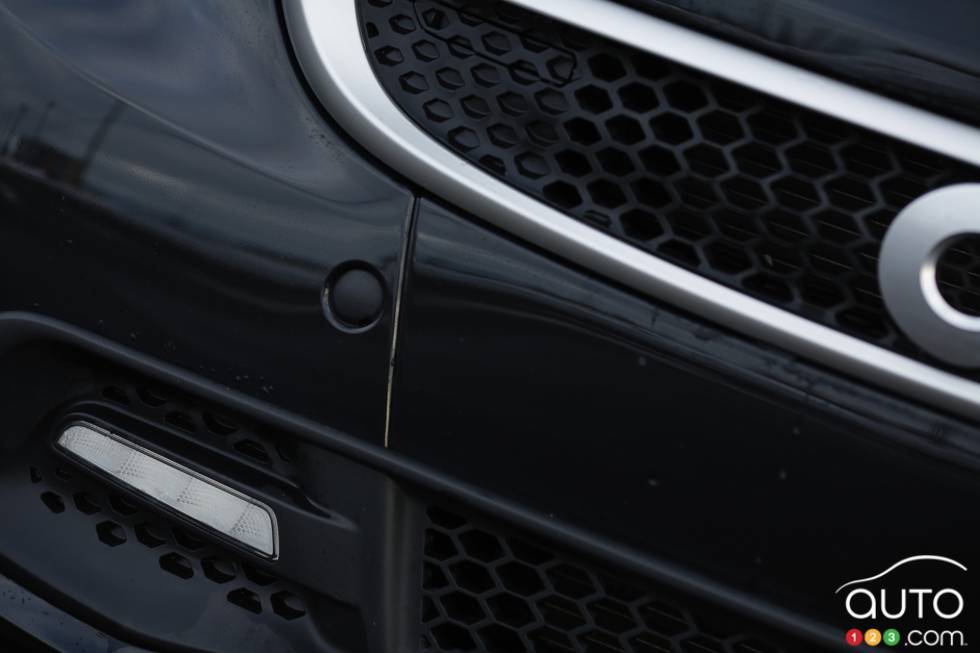 Front fascia close-up