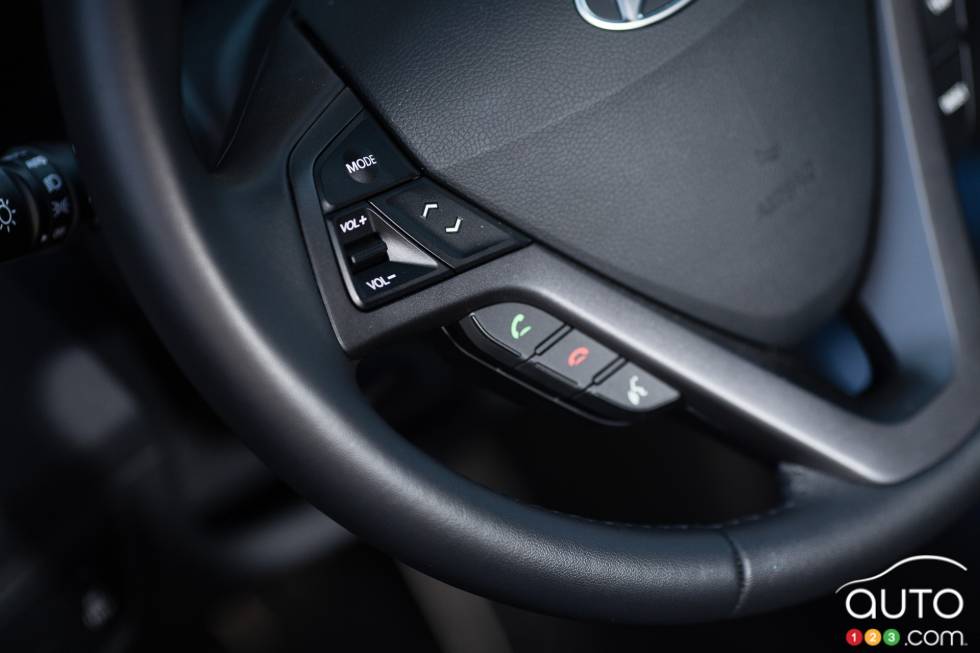 Commnandes audio et bluetooth montées sur les volant