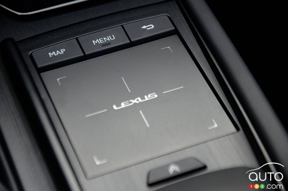 Nous conduisons la Lexus ES 250 AWD 2021
