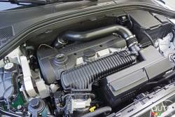Détail du moteur de la Volvo XC60 T5 AWD 2016