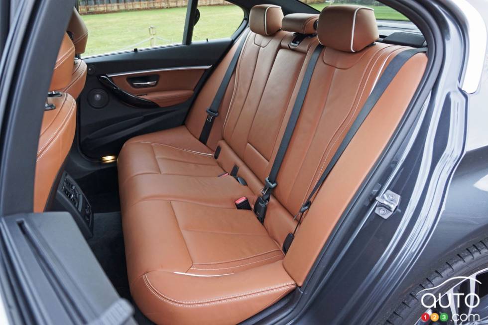 2016 BMW 340i xDrive pictures Auto123