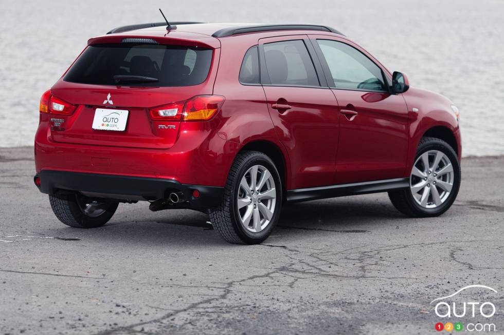 Right rear 3/4 view, away