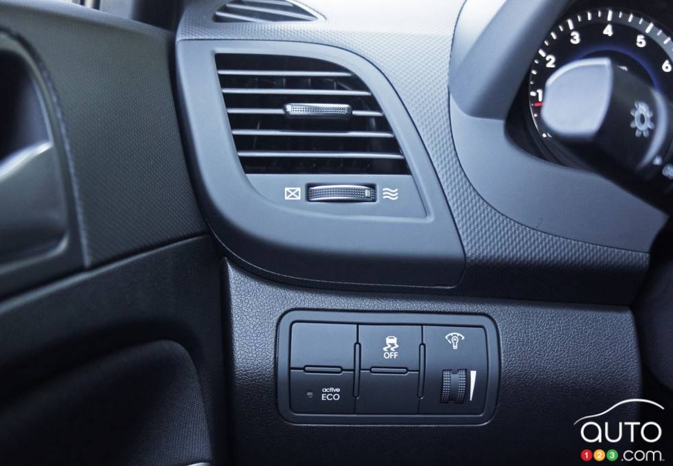 2016 Hyundai Accent interior details