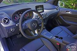 Habitacle du conducteur de la Mercedes-Benz B250 4matic 2016