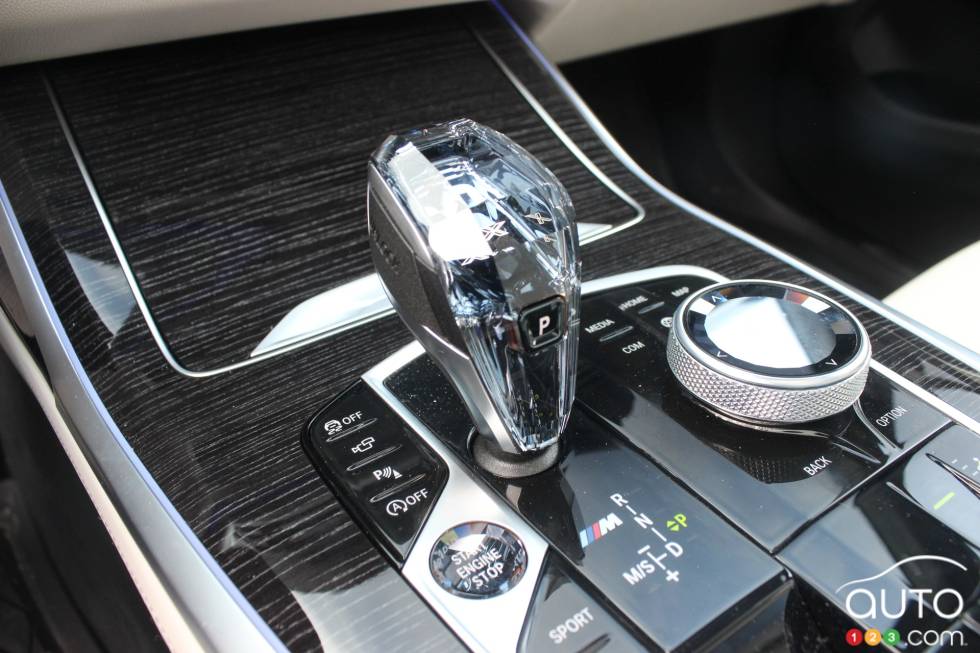 We drive the 2020 BMW X7 M50i