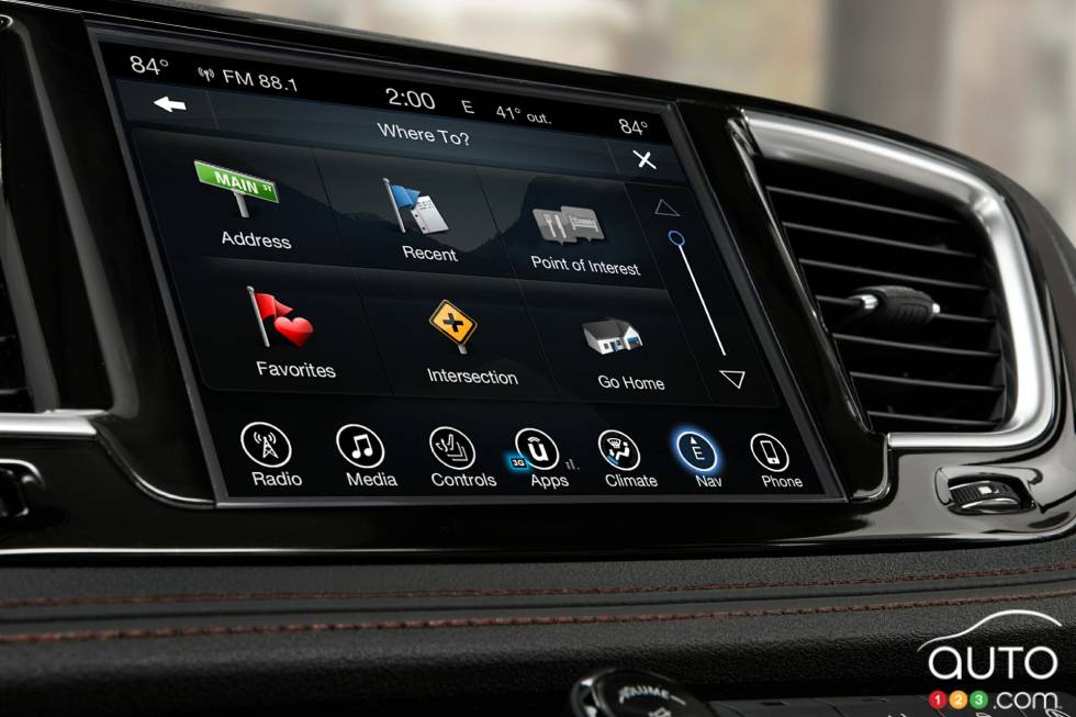 2017 Chrysler Pacifica infotainement display