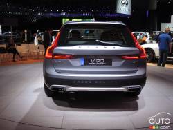 2017 Volvo S90 rear view
