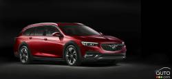 3/4 front view of the 2018 Buick Regal TourX