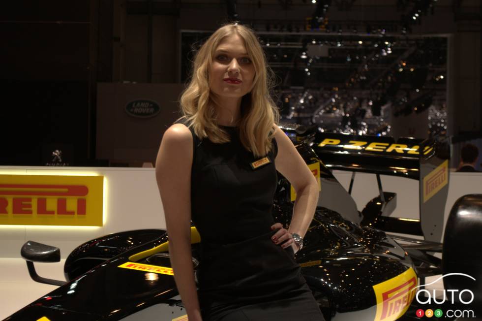 2016 Geneva Autoshow car babes