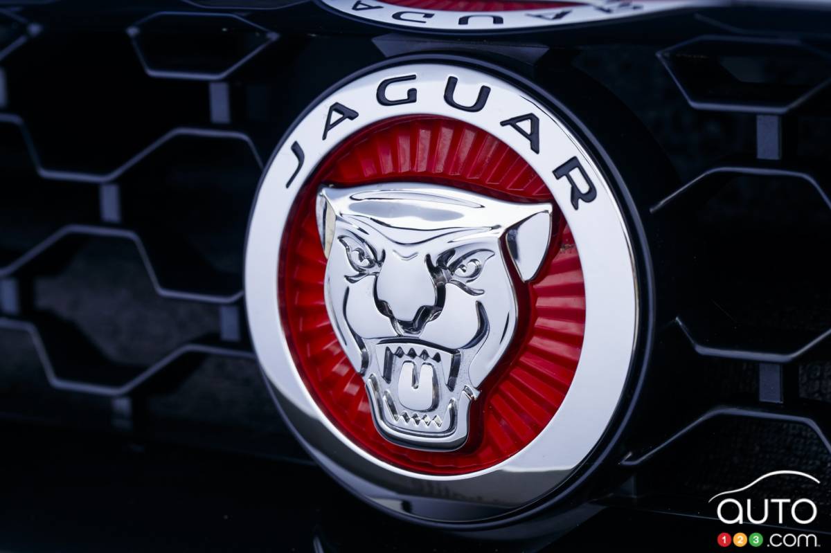 The 4-cylinder 2018 Jaguar F-Type, a joyous surprise! | Car Reviews ...