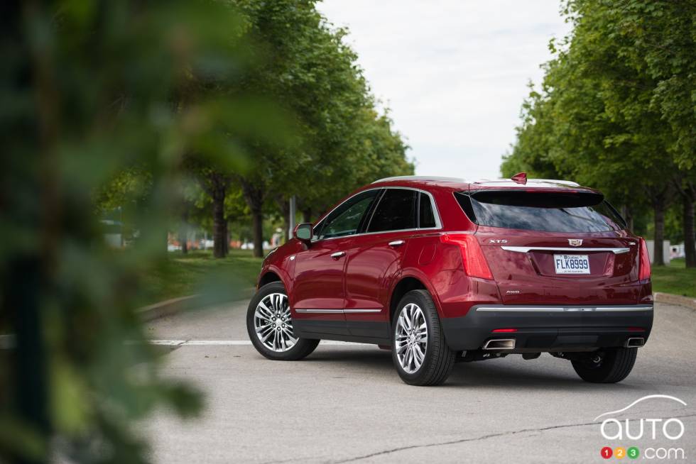 2016 Cadillac XT5 rear 3/4 view