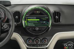 2017 MINI Cooper S E Countryman ALL4 infotainement display