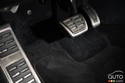 2016 Volkswagen Golf R pedals