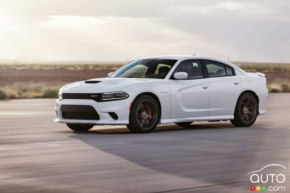 2015 Dodge Charger SRT HELLCAT pictures | Auto123