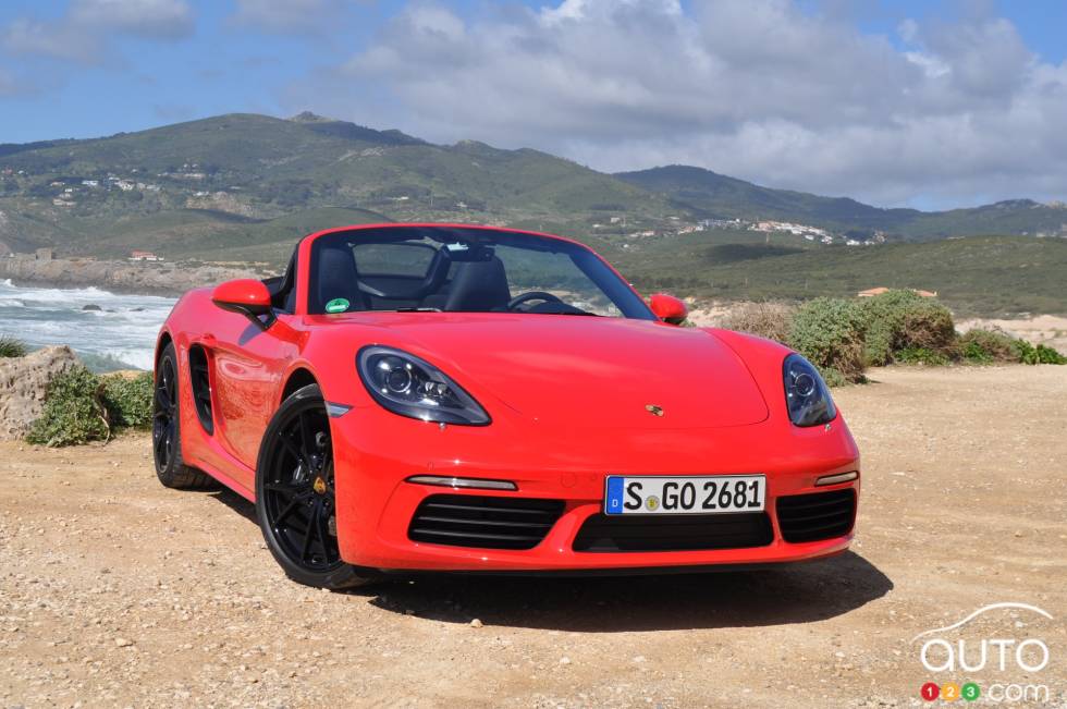 2017 Porsche 718 Boxster S front 3/4 view