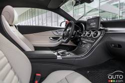 2017 Mercedes-Benz C-Class front interior compartment