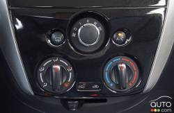 Contrôle du système de climatisation de la Nissan Micra SR 2016.